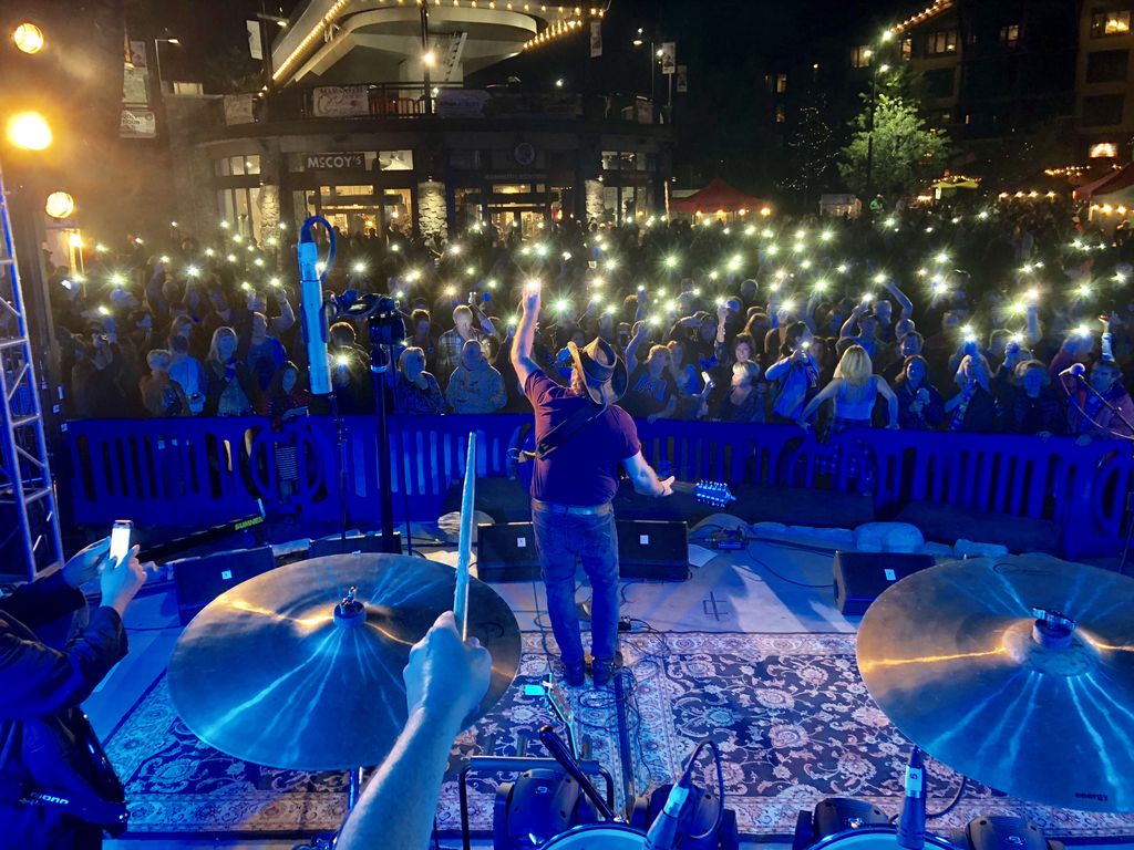 pettytheft's tweet photo. #LearningToFlyTour2018 Oh what a show we had at @mammoth_rocks - Taste of the Sierra! So much fun and great to be back for the 10th Anniversary of this great event. Looking forward to tonight SAT 8/25 on the home turf @TheChapelSF in San Francisco! https://t.co/NabFUgihcV