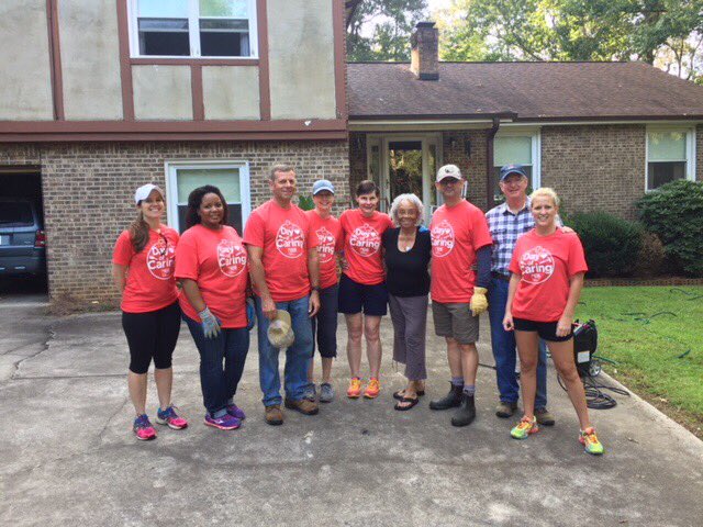 WingateUniv's tweet image. Look who reported to duty today!

#LabOfDifferenceMaking
#FaithKnowledgeService
#CaringDay
#WingateUniversity