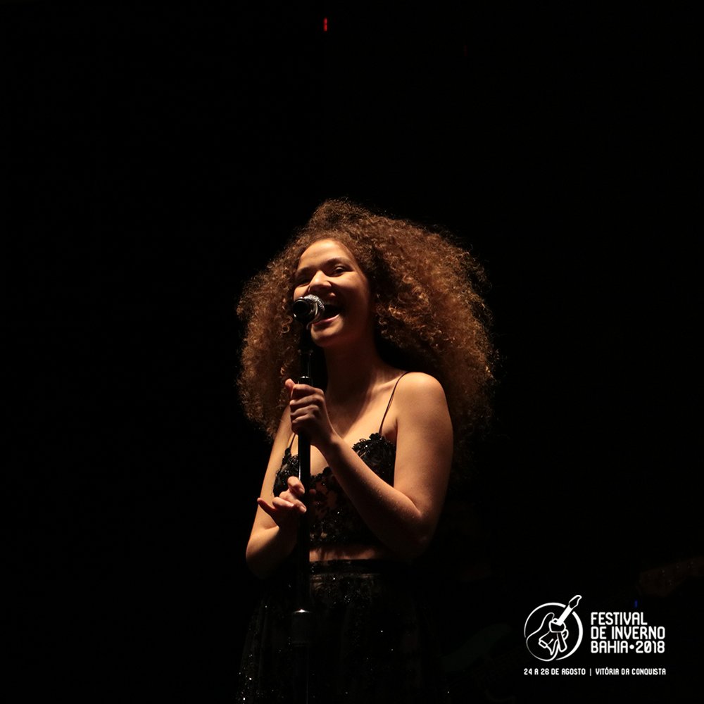 fiboficial's tweet photo. Anavitória emocionando o público no 2º dia do Festival! #FIB18
Créditos: Ana Valéria Ribeiro https://t.co/hEoQSNYhJo