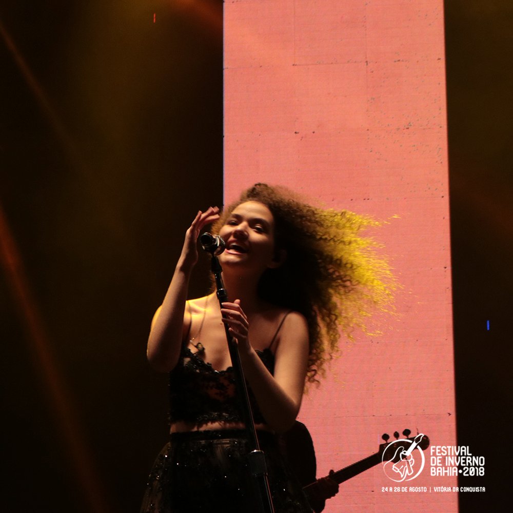 fiboficial's tweet photo. Anavitória emocionando o público no 2º dia do Festival! #FIB18
Créditos: Ana Valéria Ribeiro https://t.co/hEoQSNYhJo