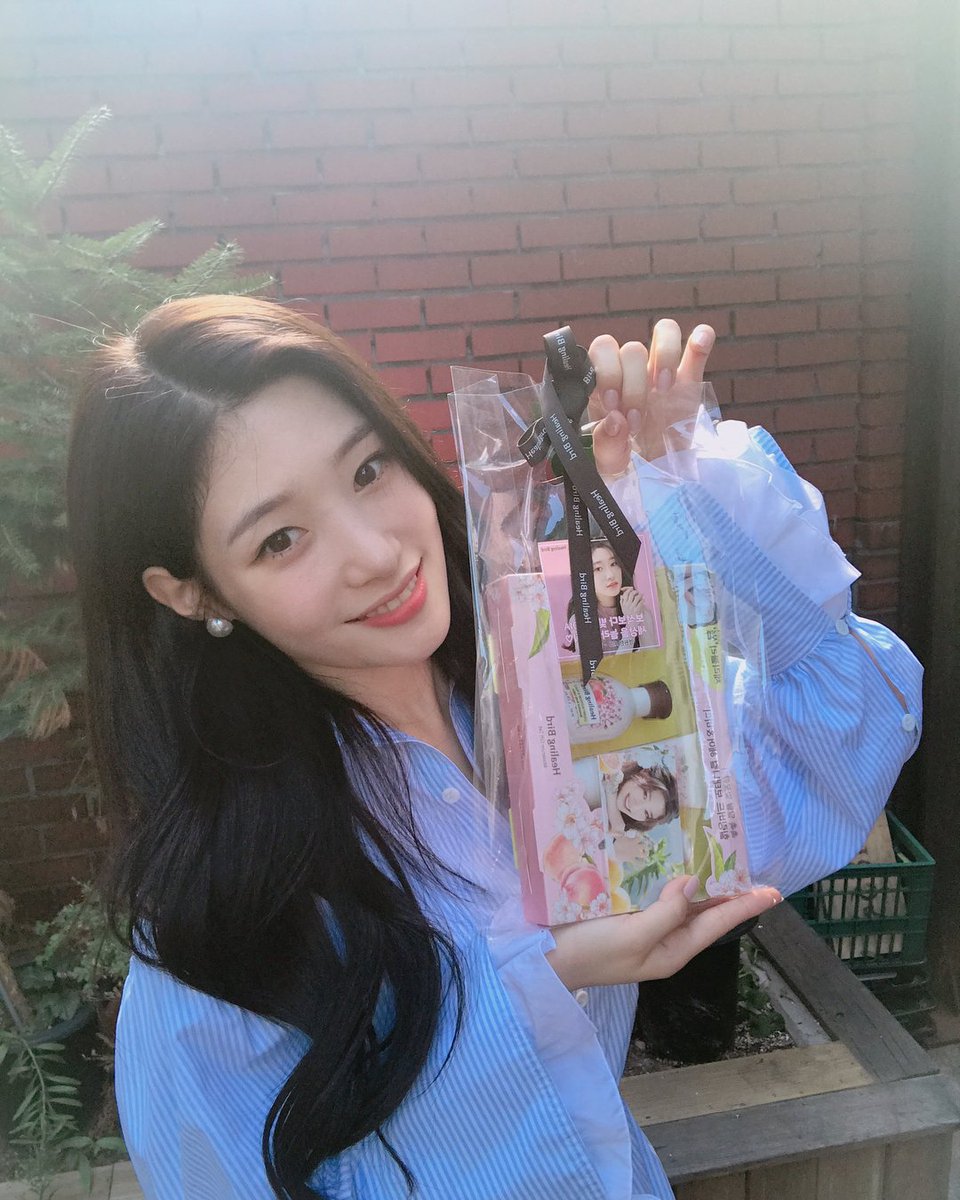 jchaeyeonglobal's tweet photo. [CHAESTAGRAM] 180826 #Chaeyeon's Instagram Update,
"Healing Bird #ThankYou #ToFans #WhoCameToFanCon💕🙈 #CherryBlossom🍒🌸 #healingbird"

#DIA #다이아 #정채연 #채연 https://t.co/FQosLxs9zn