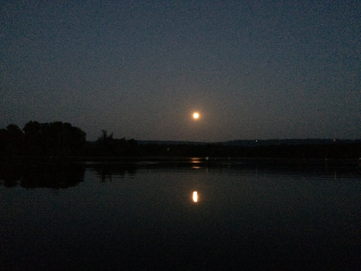 Kengineer86's tweet image. Moonrise over Goose Pond Colony ⁦@spann⁩