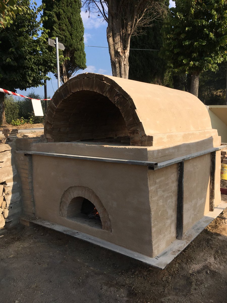 RomanKiln's tweet photo. Firing like the Romans: building of a fully functional replica of a Roman kiln in #Umbria (Italy) funded by Arts and Humanities Impact Fund Award, University of  Cambridge, and designed by Politecnico di Milano
@UCamArchaeology @polimi https://t.co/BPNYd3FG7h