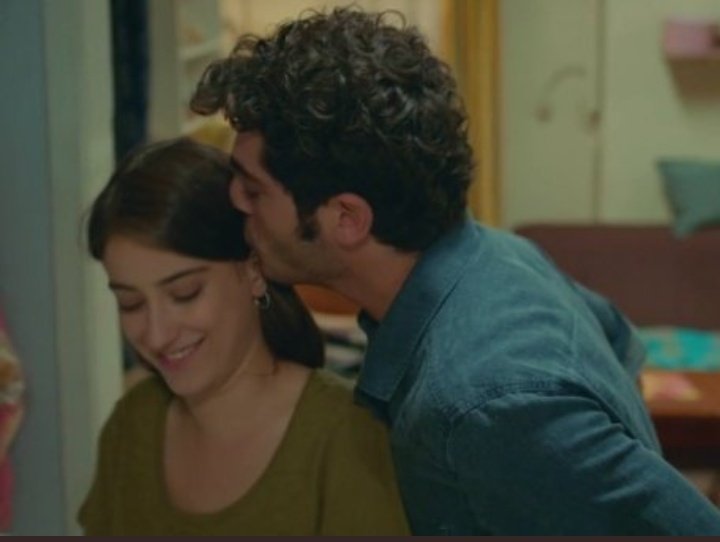 KimDASOOOOM's tweet photo. A la nueva escritora de #BizimHikaye le suplico q ella si sepa aprovechar la ENORME QUIMICA de #HazalKaya y #BurakDeniz y nos regale escenas hermosas de #BarFi
#BizimHikaye2 https://t.co/AJGwa1efCh