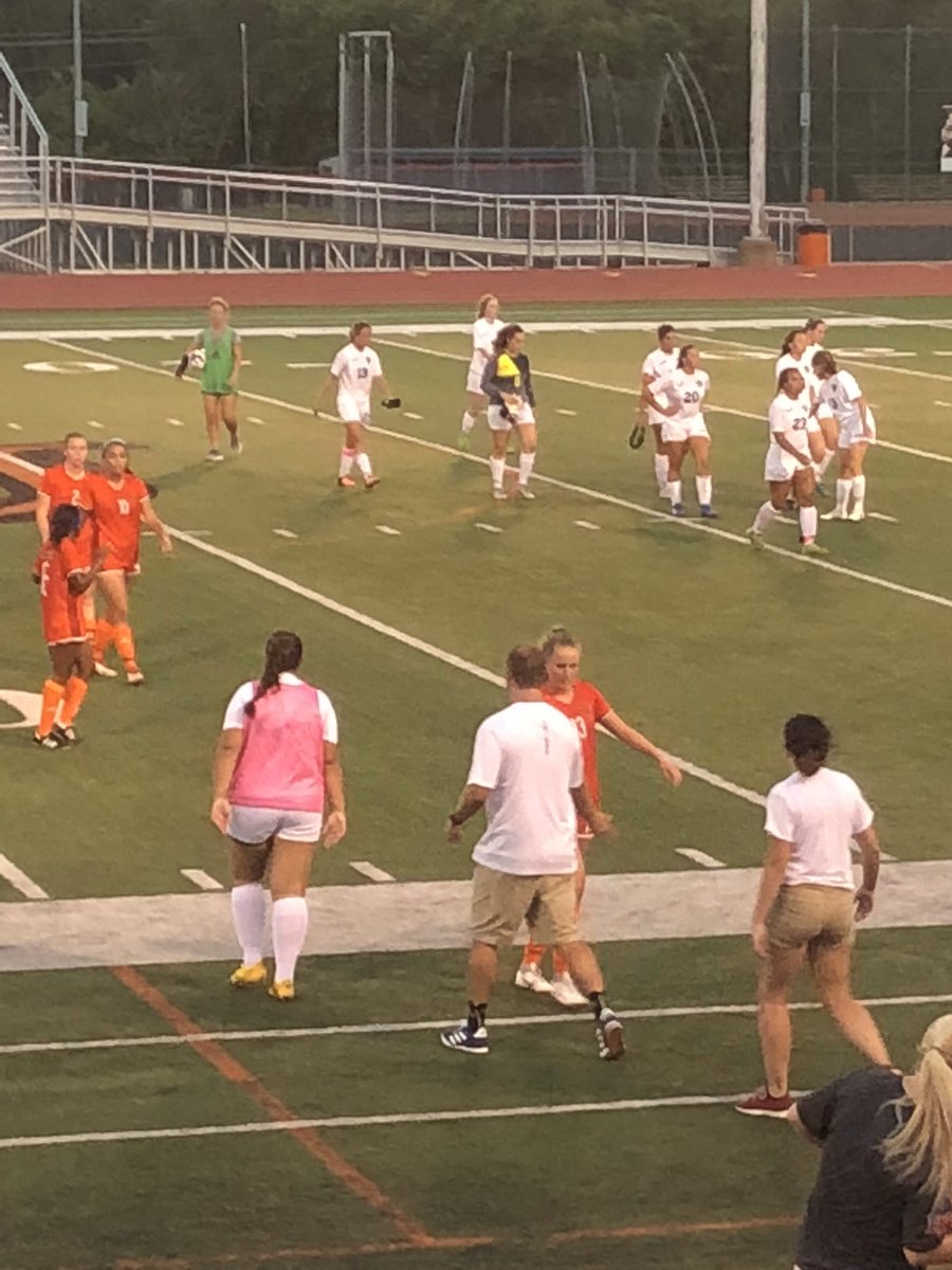 Joelle_Lattimer's tweet photo. @BakerAthletics @BU_WSoccer Great night for @BU_WSoccer !  Great WIN! 🎉❤️⚽️ https://t.co/BGtTRVq4fn