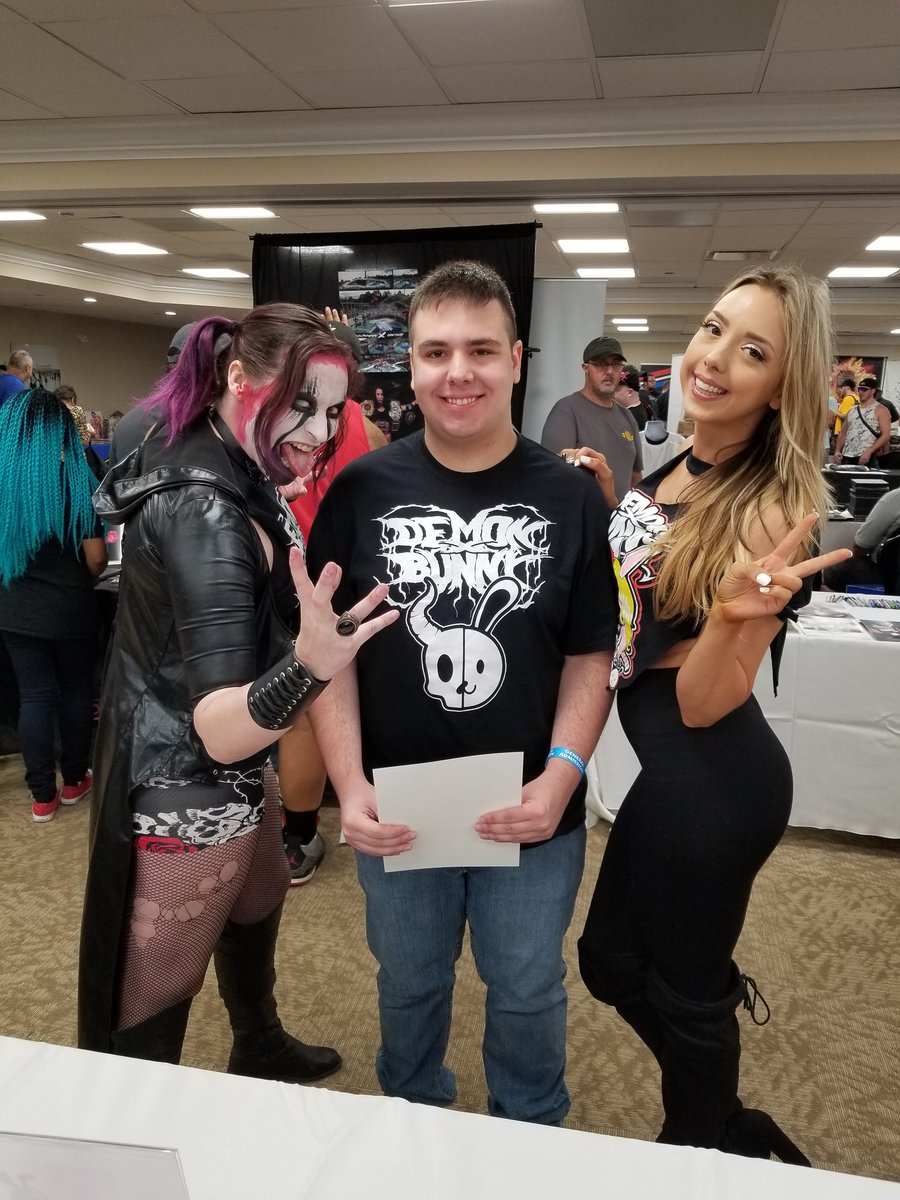 I just want to say it was an honor of meeting both of you and I hope the rest of your day was awesome. Sorry for being nervous at first lol, but I hope you liked the cards I wrote for you. Until next time, @DemonxBunny @WeAreRosemary @AllieImpact #BoardwalkBeatdown