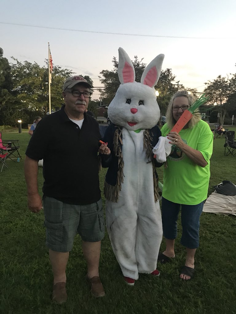 Such a GREAT night celebrating the end of summer with our Back to School Movie in the Park! Thank you to all of the families, P&amp;R board members, commissioners, and the mayor for supporting this event. #BestTownEver
