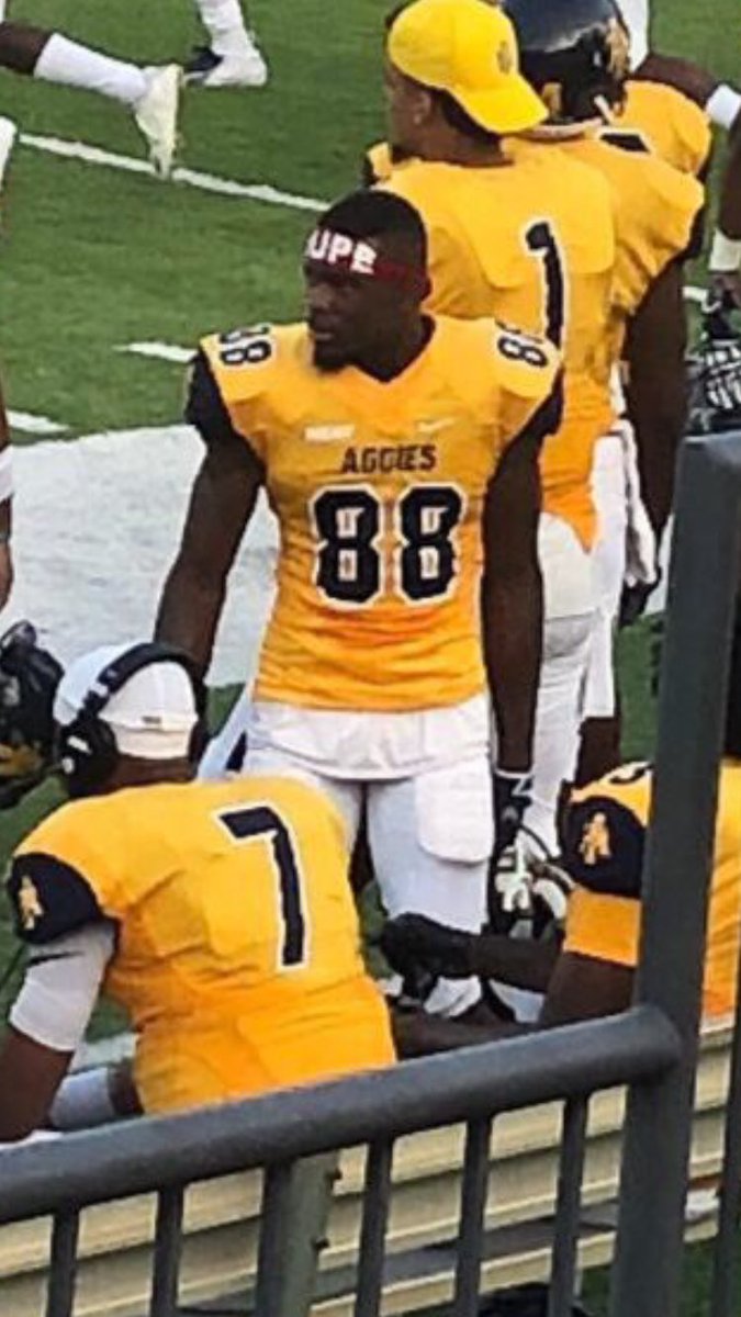 EricBrown1911's tweet photo. Welcome back #NCAA football and a #SonOfDiggs has kicked off the season in style with a 98 yard kickoff return for #NCAandTAggies https://t.co/sm8kpEI8DU