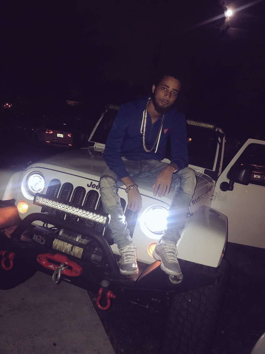 2200__93's tweet photo. Get like you nah get like me I done fell in love with this fast money ๐ค๐ค๐ฝ๐
ฑ๏ธ #LLP #LLF #LLJBO #LLHJ https://t.co/anSlOUanRj