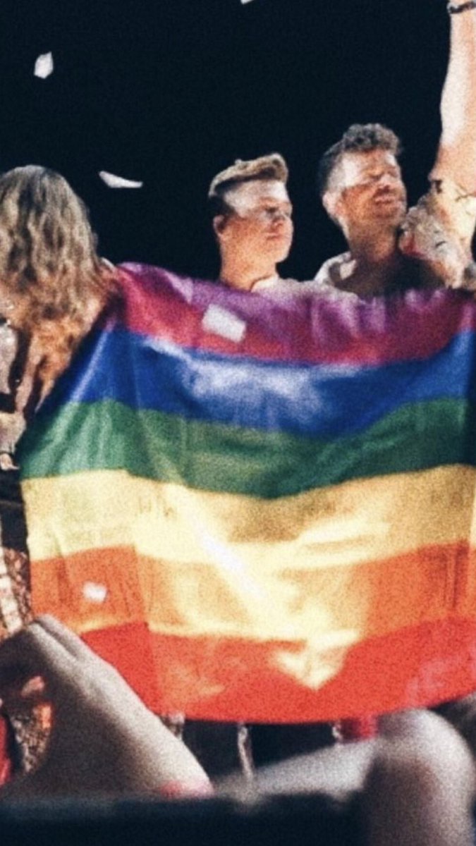 bbeakenya's tweet photo. yo me quedo con mi rey y su bandera✨ https://t.co/NKSewzitaM