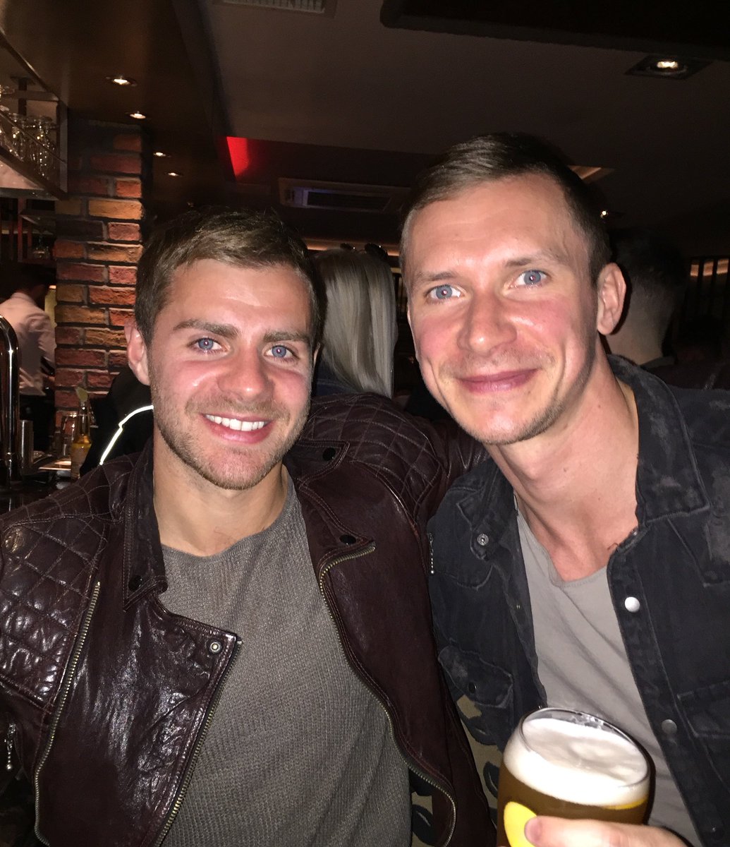 whastings9's tweet photo. Couple of pints for the wee bros @C_Hastings_87 bday #brothers #bday #pints #thediffrence https://t.co/CvuA8xGEba