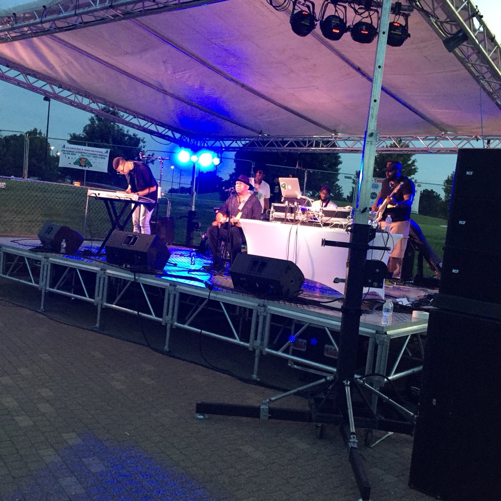 Great way to wind down PizzaFest 2018, with <a href="/RudyLoveJr/">Rudy Love Jr.</a> and his father covering a classic by Ray Charles‼️🎤