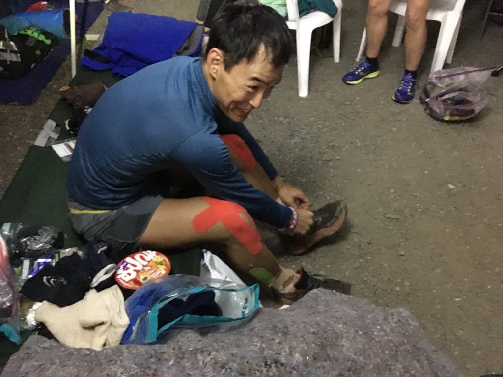 masazooomi's tweet image. エイドでのお勤め終えて54マイル地点のHyakに来たら、ちょうど田中さん到着。調子良さそう。予定より１時間早いとのこと。
#ccc100 #cascadecrest100