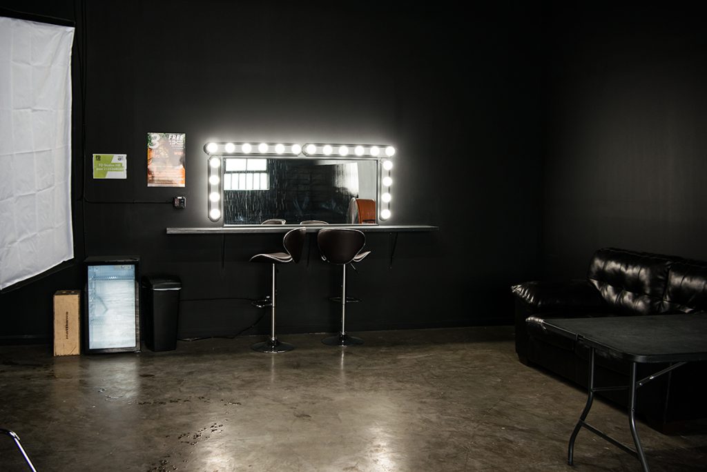 uscout_com's tweet image. Need Rain? We've got you! Book this L.A. studio today on uscout.com. It comes with lots of free extras! Search under studios to find this property on Uscout!  #uscout #rain #studios #locations