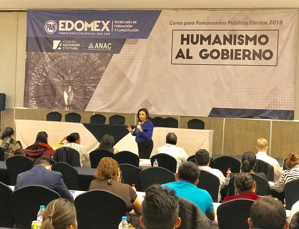 Lupitaarruba's tweet photo. En #Edomex los Alcaldes, Regidores y Síndicos electos participaron en el curso "Humanismo al Gobierno", comprometidos a ser los mejores servidores públicos 
Agradezco la confianza de @kasmexiko, @ANACmx_ y @pan_edomex y la invitación para compartir experiencias https://t.co/XuLWvEmAKB