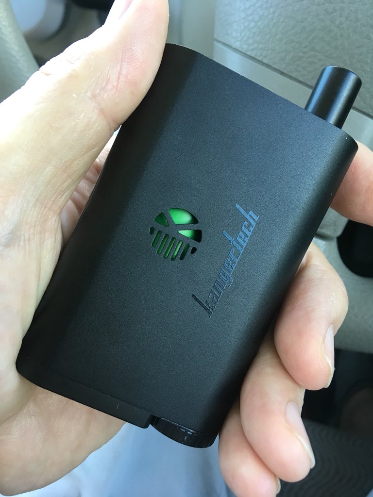 northernstone_'s tweet photo. 今日はレトロなAIO #NEBOX でお出かけ😸
出発前に試したら早速お漏らし😹
しばらくしたら安定したので連れ出した🚗💨
最近漏れるの流行ってるなぁ(自分)😭😬
#vape #vape初心者 #Vape好きな人と繋がりたい #ハンチェ https://t.co/5Ft9aZ2BKu