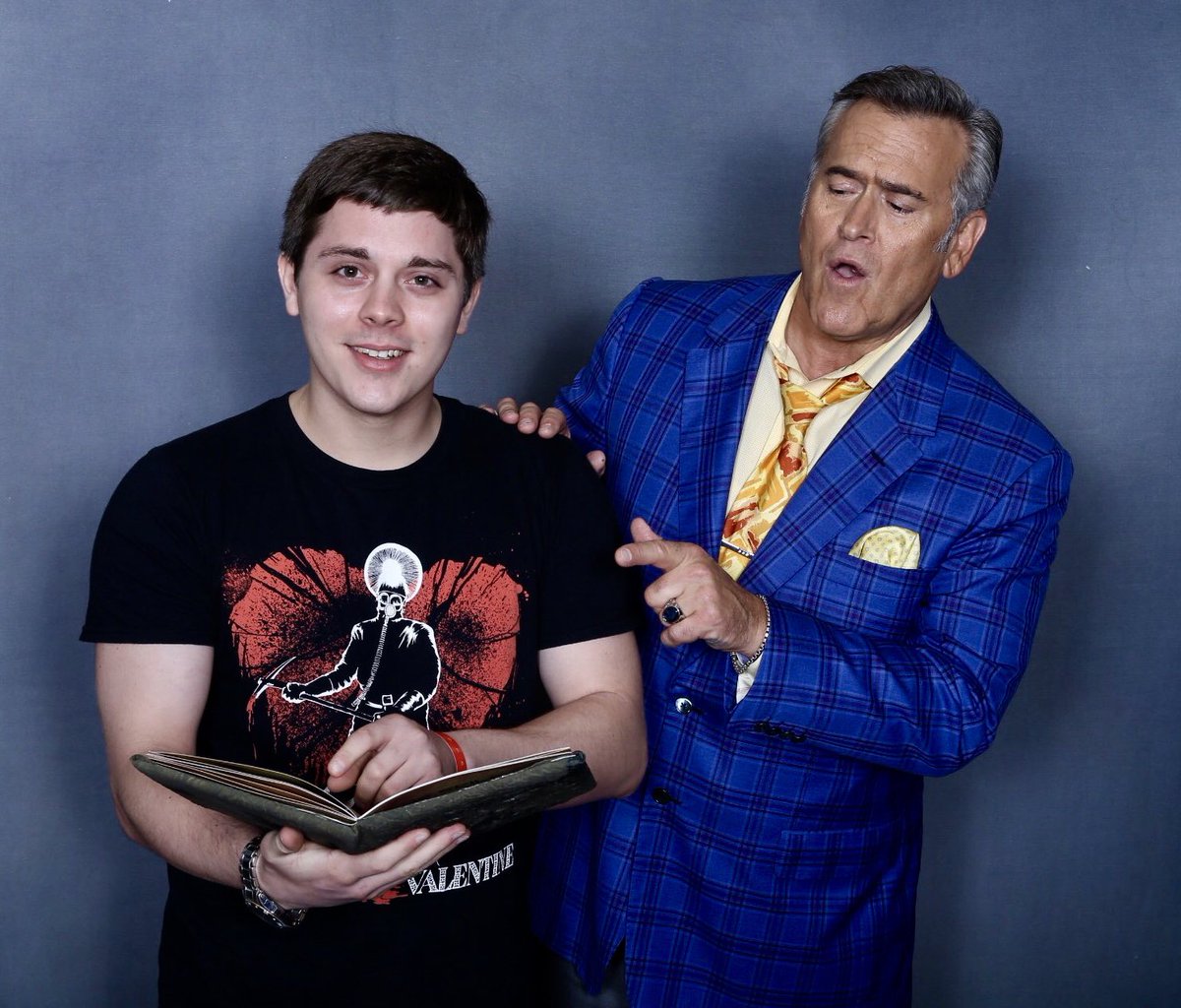 GroovyBruce's tweet image. Thanks, all y’all @horrorhound Indy. Good peeps. Good fun! Big shout to @CelebPhotoOps as always!