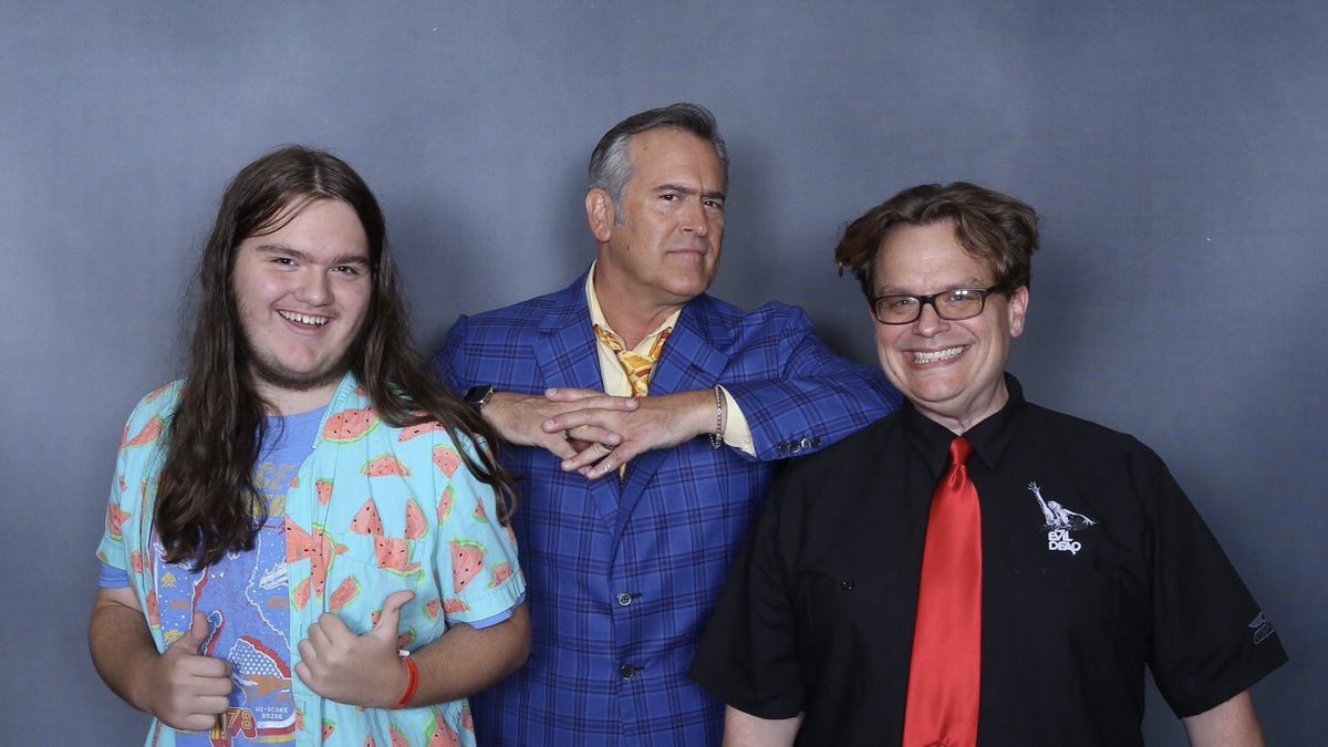 GroovyBruce's tweet image. Thanks, all y’all @horrorhound Indy. Good peeps. Good fun! Big shout to @CelebPhotoOps as always!