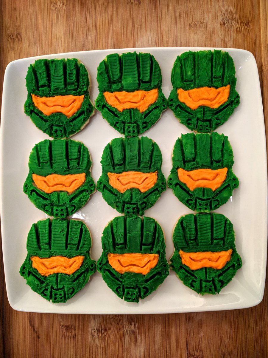 Xbudz's tweet photo. Made some Master Chief cookies to celebrate #HaloMCC's 4K update next week!

Icing them was challenging...but they taste good though! https://t.co/sckkWcVnXC
