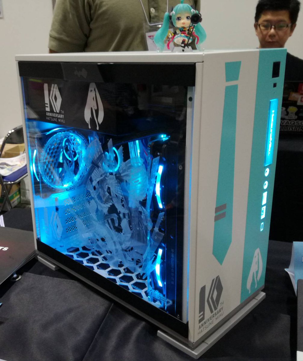 初音ミク マジカルミライ 公式 En Twitter ミニブースm 3 Tsukumoブースでは 初音ミクとコラボレーションしたパソコンとキーボード マウスの展示を行っております 今後の発売予定などはツクモのwebショップまたは会場ブースでご確認くださいー 初音ミク マジカルミライ 公式 En Twitter ミニブースm 3 Tsukumoブースでは 初音ミクとコラボレーションしたパソコンとキーボード マウスの展示を行っております 今後の発売予定などはツクモのwebショップまたは会場ブースでご確認くださいー