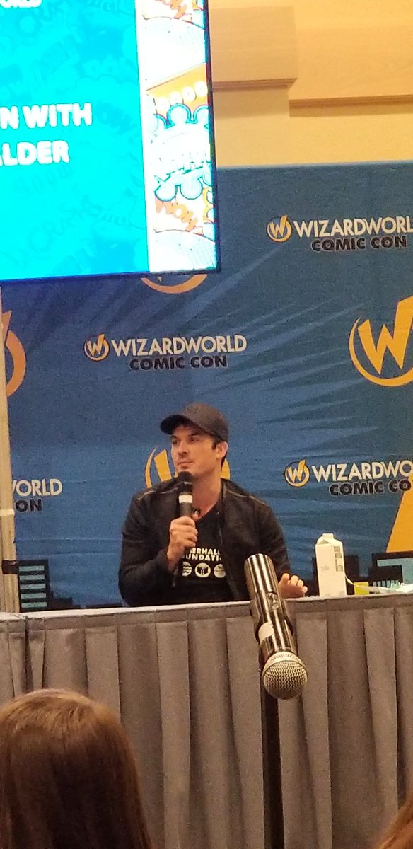 darthmel_'s tweet photo. I bursted into tears... Today I just met my favorite actor, @iansomerhalder πππ Thanks for showing us your love β€#DamonSalvatore #TheVampireDiaries #DrLuthernSwann #VWars #ISFoundation #WizardComicConChicago https://t.co/axtcBVDK9Y