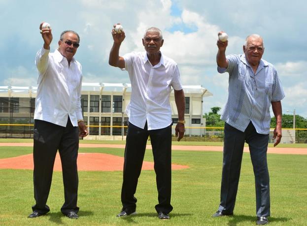 hgomez27's tweet photo. Si los inmortales de Cooperstown Juan Marichal, Pedro Martínez y Roberto Alomar, así como también Osvaldo Virgil entienden que Felipe Alou tiene los méritos suficientes para ser exaltado al Salón de la Fama, entonces, ¿porqué descartarlo de antemano?. https://t.co/63VglSaAtI