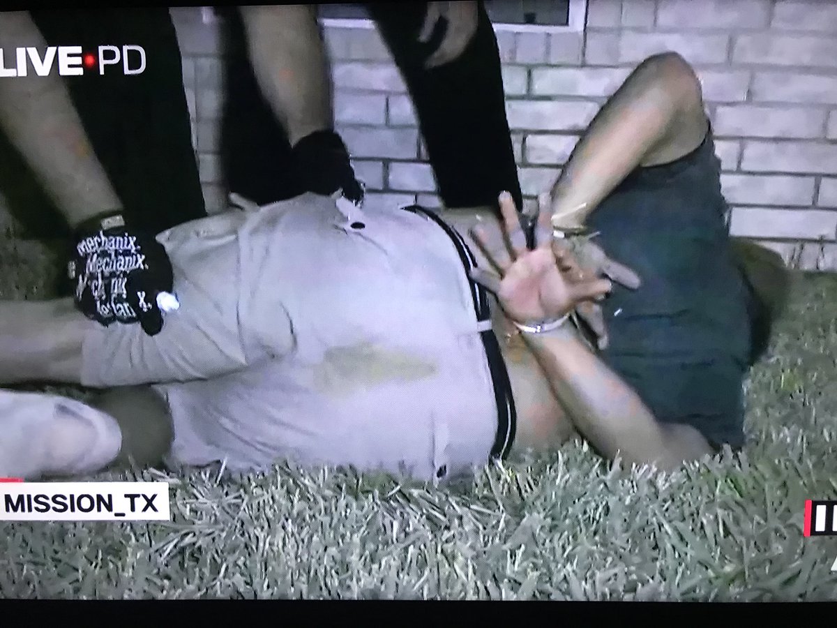 DerekColdiron's tweet photo. #LivePDNation I think there was a substance abuse of the clothing issue here. Diarrhea? https://t.co/vG1Fll24Gp