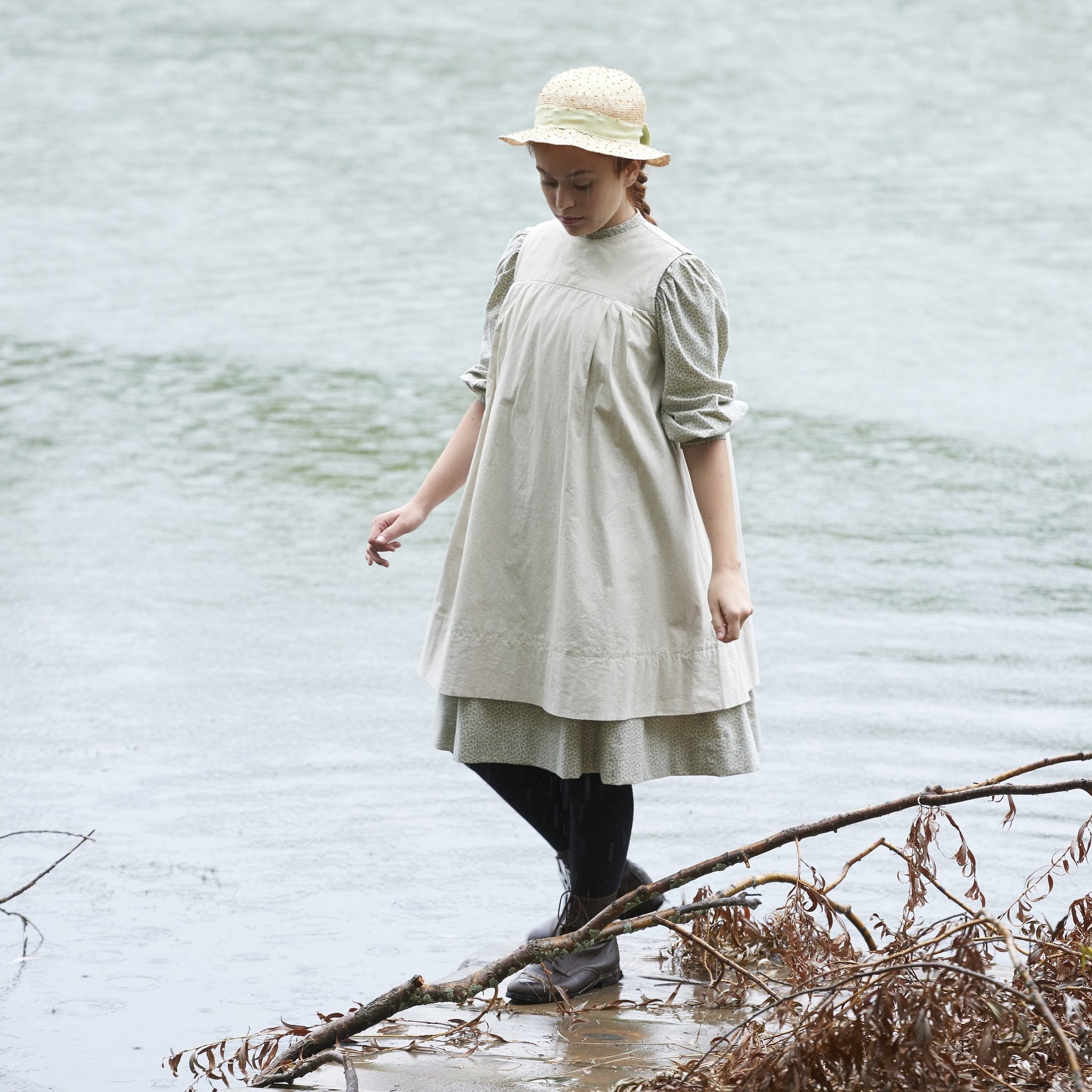 映画 赤毛のアン 公式 赤毛のアン 初恋 よりアン 今日って異常に暑いですよね 先週 卒業 字幕完成版を観たらアンやダイアナたちのカーディガンがすごく可愛いかったのですがまだ先かな 赤毛のアン 初恋 Anneofgreengables Ellaballentine