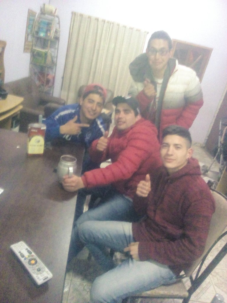 Chinafle2016's tweet photo. Curtiendo mambo jaj https://t.co/Pzj3ZM4uUA