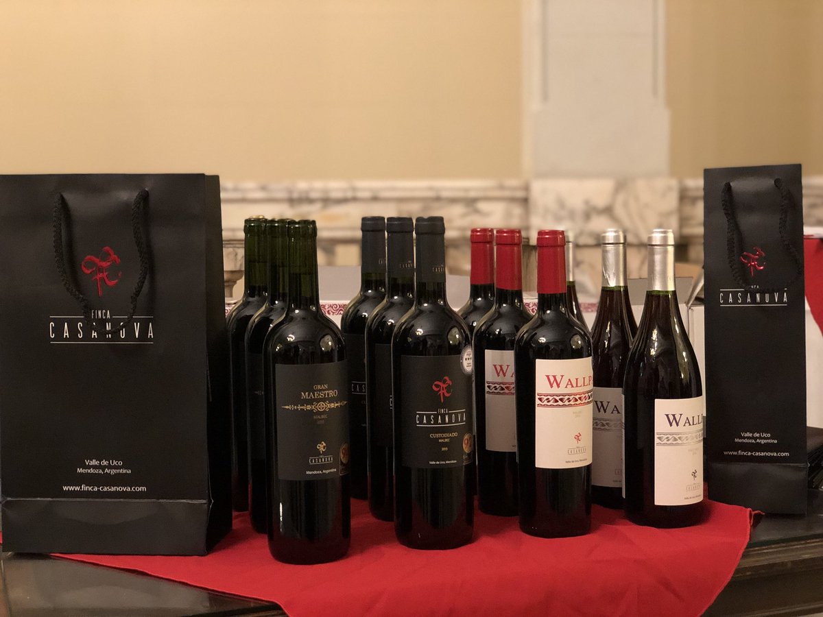 Otra excelente noche a sala llena, gracias a <a href="/FincaCasanova/">Finca Casanova</a> al <a href="/CLUBLIBANESBA/">CLUB LIBANÉS DE BSAS</a> y a <a href="/JUCALBsAs/">JUCAL Buenos Aires</a> #malbec #vino #vinoargentino #wine #vinho #pinotnoir #varietalespremium @نبيذ