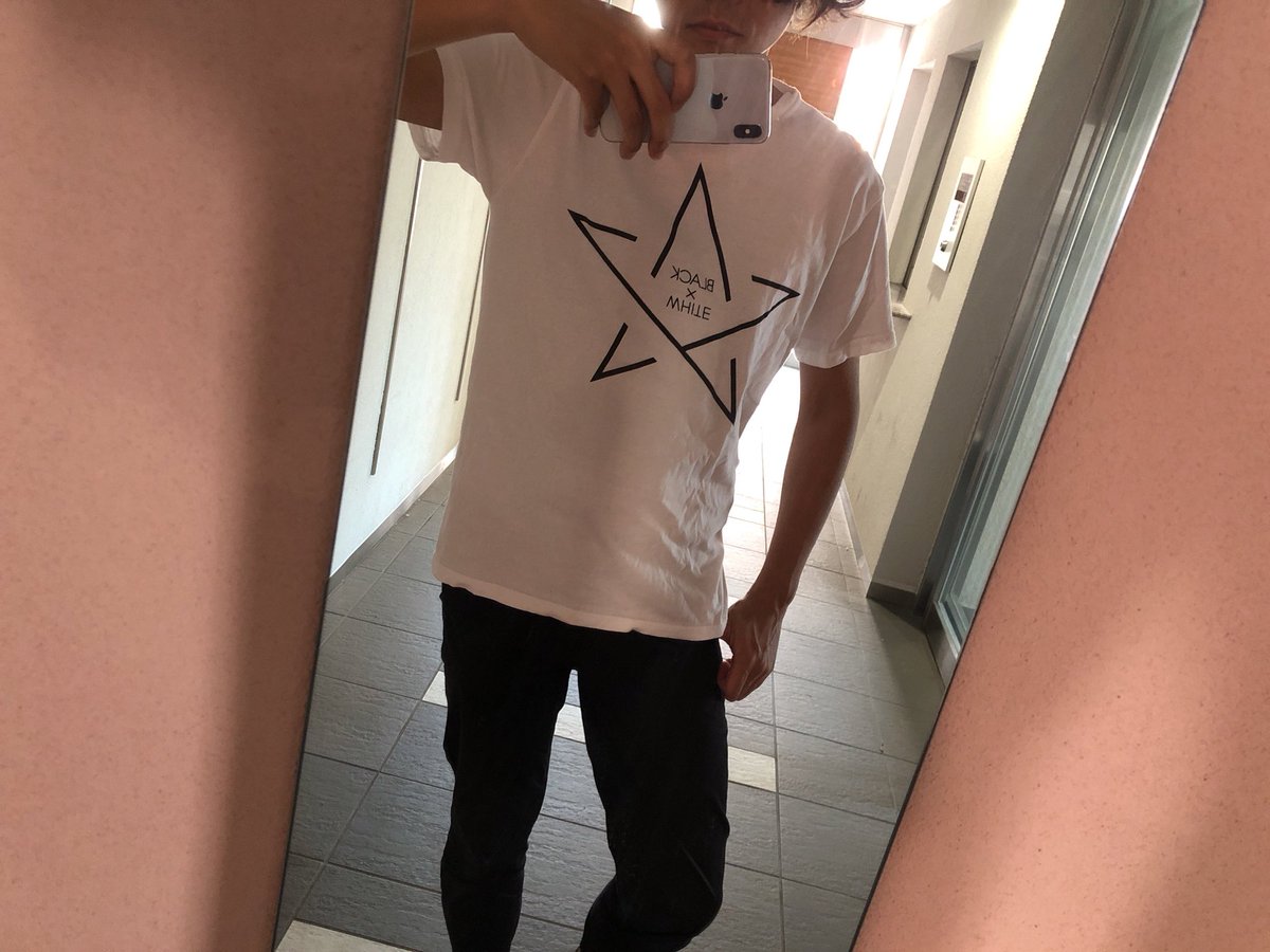 tadasix1982's tweet photo. PlanetGardenがユニバの近所でライブしてるとのことなのでこちらのTシャツで散歩してきます。（タンスの一番上の取ったらこれだった） #プラガ #穂波優里 #design https://t.co/wMKd8Ainv2