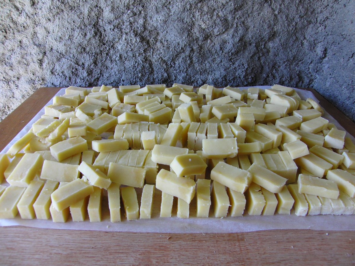 CharriereSavons's tweet image. Fabrication des cubes de bains | une fois au parfum "Oriental" et une fois au parfum "Rose" 

#rose #oriental #savons #parfum #COSMETICS  #allnatural #naturel