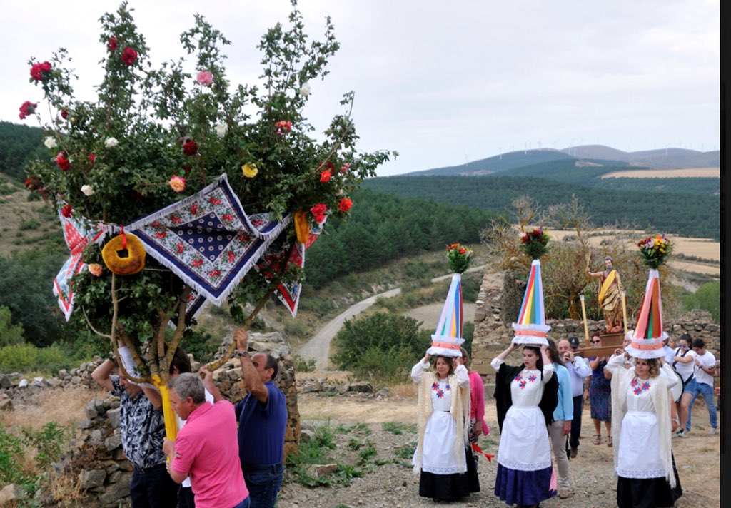 Luis C. Pastor (@lc_pastor) on Twitter photo Feliz dïa de ‘Las Móndidas y el Ramo’ en <a href="/sarnago_soria/">Asociación Amigos de SARNAGO</a> Recuperando tradiciones que nos hacen llorar de alegría. #colodra #memoria #nuestrosmayores Feliz dïa de ‘Las Móndidas y el Ramo’ en <a href="/sarnago_soria/">Asociación Amigos de SARNAGO</a> Recuperando tradiciones que nos hacen llorar de alegría. #colodra #memoria #nuestrosmayores