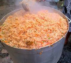 #SundayRice Back then when Sundays were the only days you eat rice in your house.
Blessed Sunday all
P.S. Rice is readyyyy o