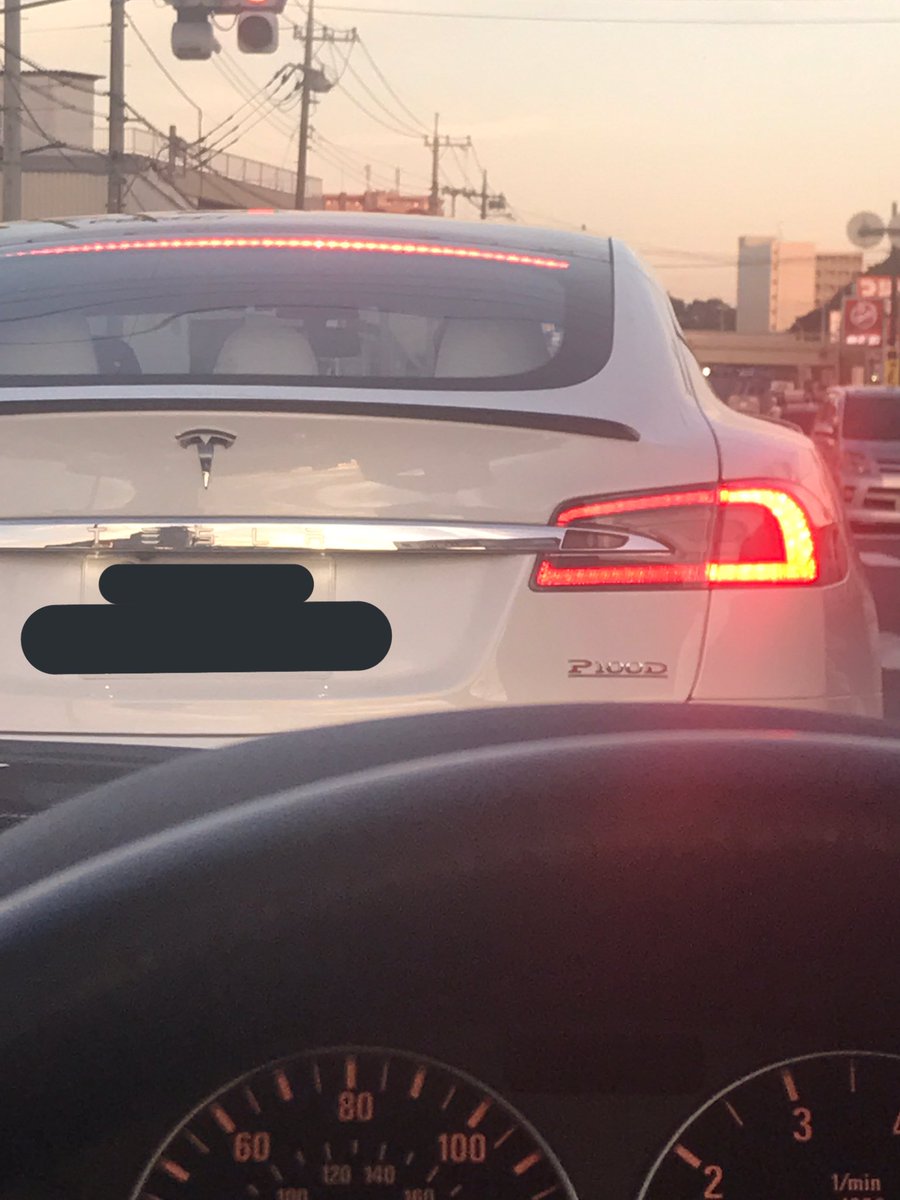 BMWgasukinaJUN's tweet image. これ死ぬほど速いやつだよなと思ってツイートしようとした瞬間、青になってフル加速してった。星になった。
#tesla #p100d