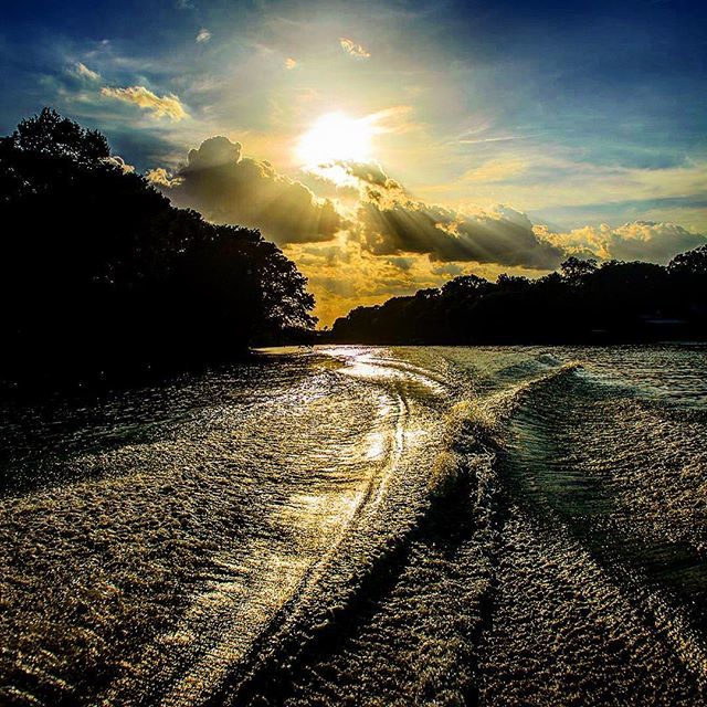 LakeLifeService's tweet photo. #lakelife #lakelifeservice #waterski #boatlife #sunset #texaslakes https://t.co/kbPMMtzB4B https://t.co/BmMgxtoGox