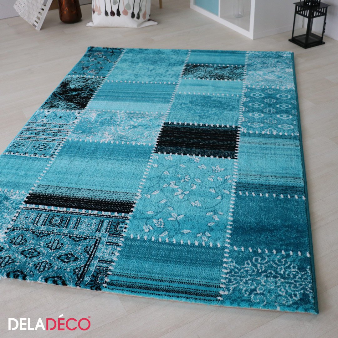 deladeco_fr's tweet photo. [COUP DE CŒUR] Un tapis patchwork turquoise comme on les aime ! Audacieux et souvenir de vacances, ce tapis combine couleurs et motifs pour un intérieur lumineux et original. Vous aimez ? #tapisbleu #tapispatchwork #coupdecoeur #deladeco https://t.co/BHxdXsIi8l