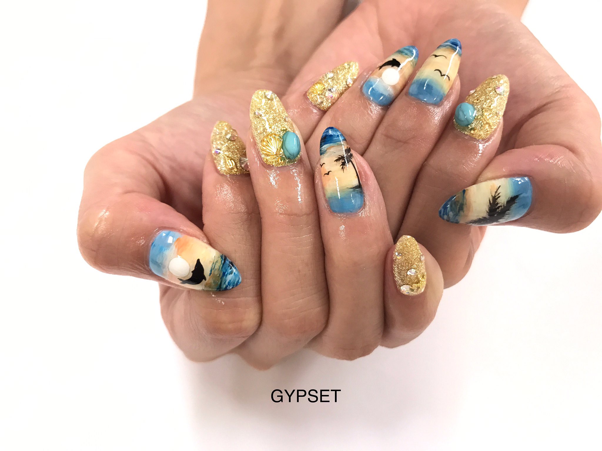 Gypset サマーネイル まだまだ暑いので サマーネイル人気です サンセットペイントネイルです イルカが入って南国な感じが可愛いデザインです イルカネイル サマーネイル サンセットネイル ネイル Nail Summernails Gypset 桐生 桐生市