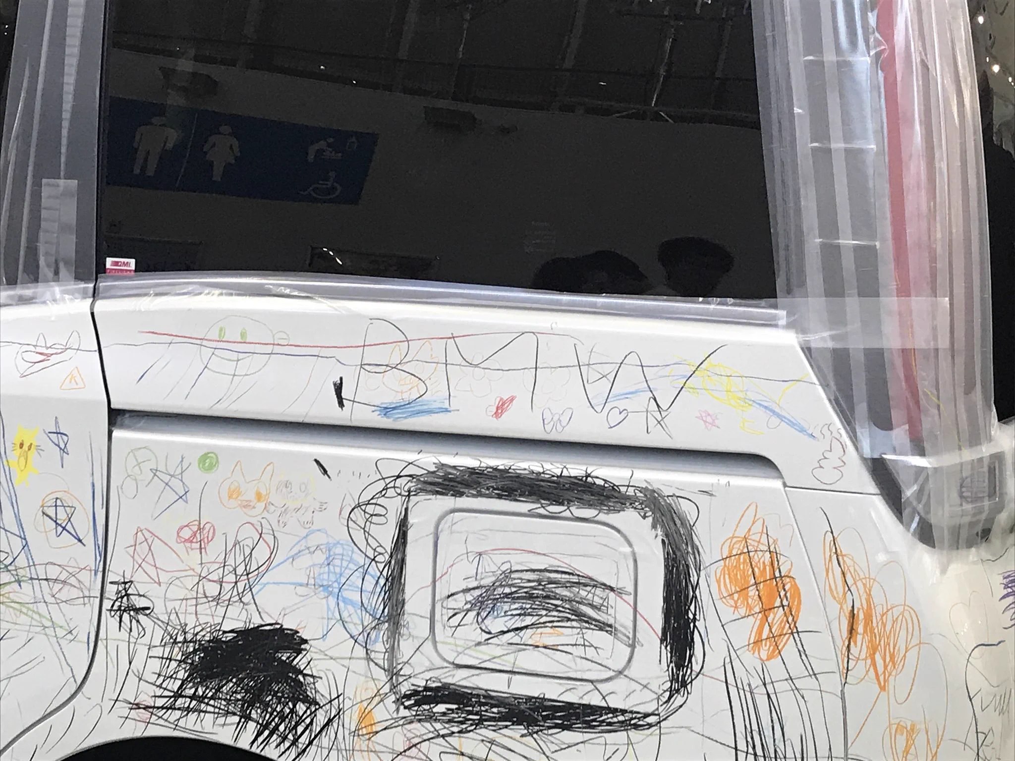 痛車の意味が違う？ただ落書きされてしまう痛車がこれｗｗｗ