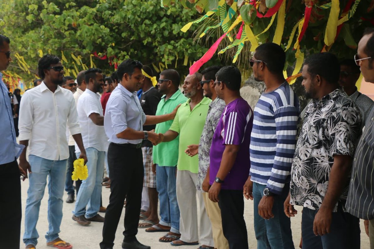 shaahid_96's tweet photo. Running mate @FaisalNasym #Kanditheem ah maruhabaa dhennevun. Allah ge vaagifulhaaiek #RaeesYameen boduthanun balikuraanan. @Jumhooree_MV https://t.co/Ys12s7i5E2