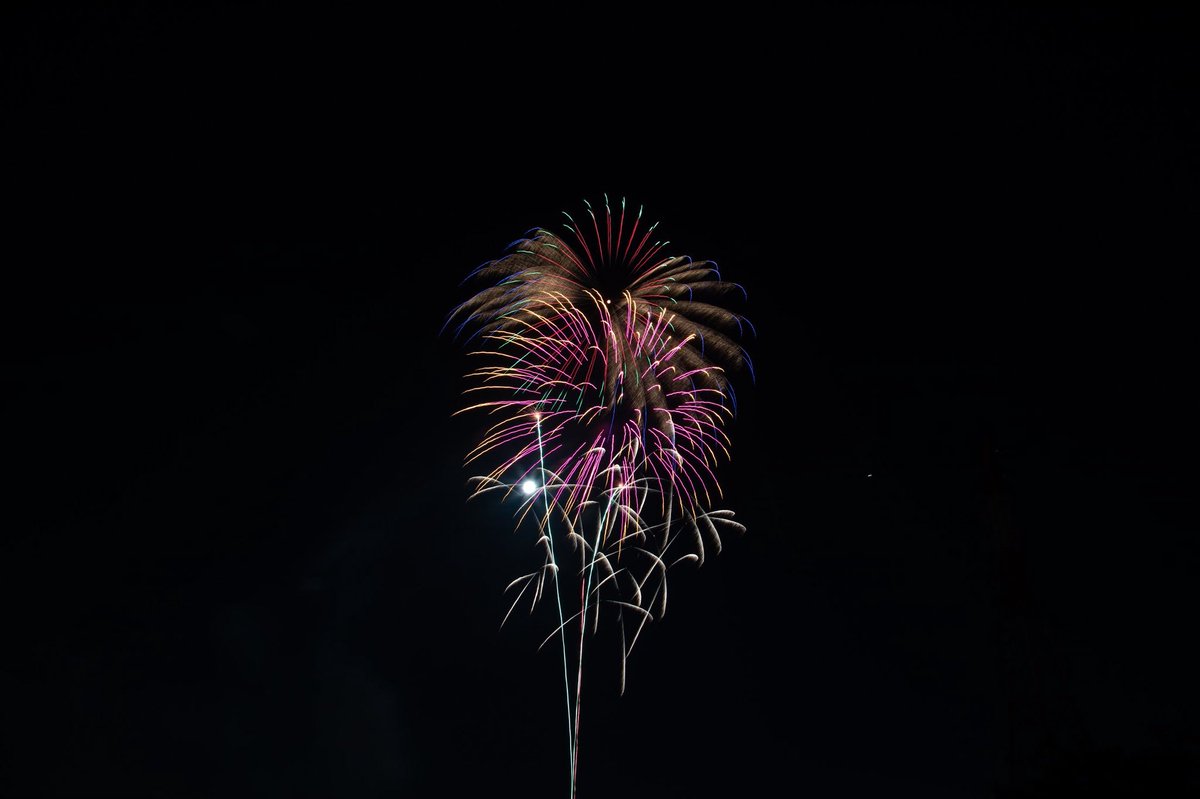 19_seven's tweet photo. 花火大会サイコー🎆

#写真の奏でる私の世界 
#ファインダー越しの私の世界 
#写真で伝えたい私の世界 
#写真撮っている人と繋がりたい 
#写真好きな人と繋がりがたい 
#Canon   #自然  #あしがら花火大会
#花火 https://t.co/W5NJzOI0ZD