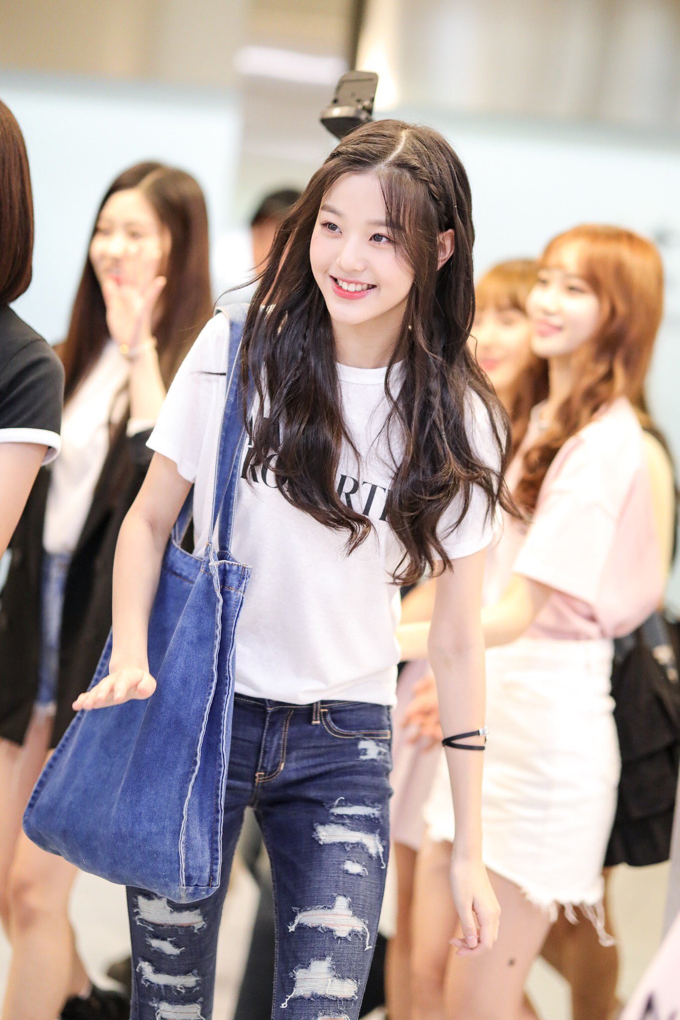 【 JEANS】★ICONIC DENIM HANDBAG★ウォニョン着用★ トミージーンズがIVEのウォニョンをアンバサダーに起用 新