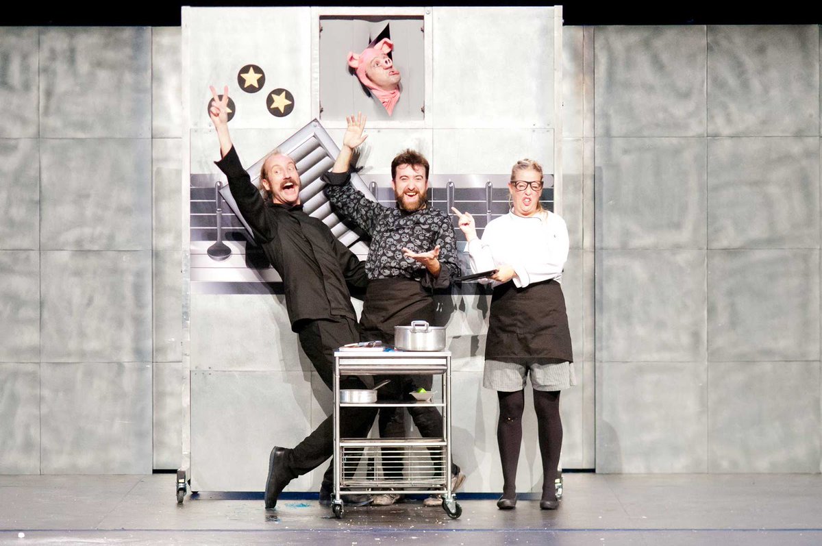 festivalcamino's tweet photo. ¡Aún estás a tiempo de disfrutar del #Festival #TeatrodeCalle de Santa Cilia! A las 18:00h, la compañía @Teatremobil representa "Cösmix". A las 19:00h será el turno de la #CompañiaYllana con la obra "Chefs". #Jaca @AytoJaca #FICS2018 @DPHuesca @cJacetania 
https://t.co/LgOMc4JUOD https://t.co/OXca7T33pE