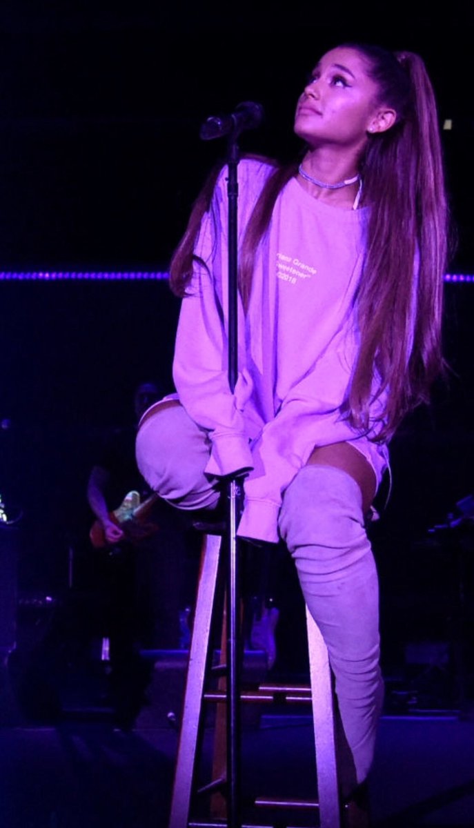 Grande Tour News On Twitter Ariana Onstage At