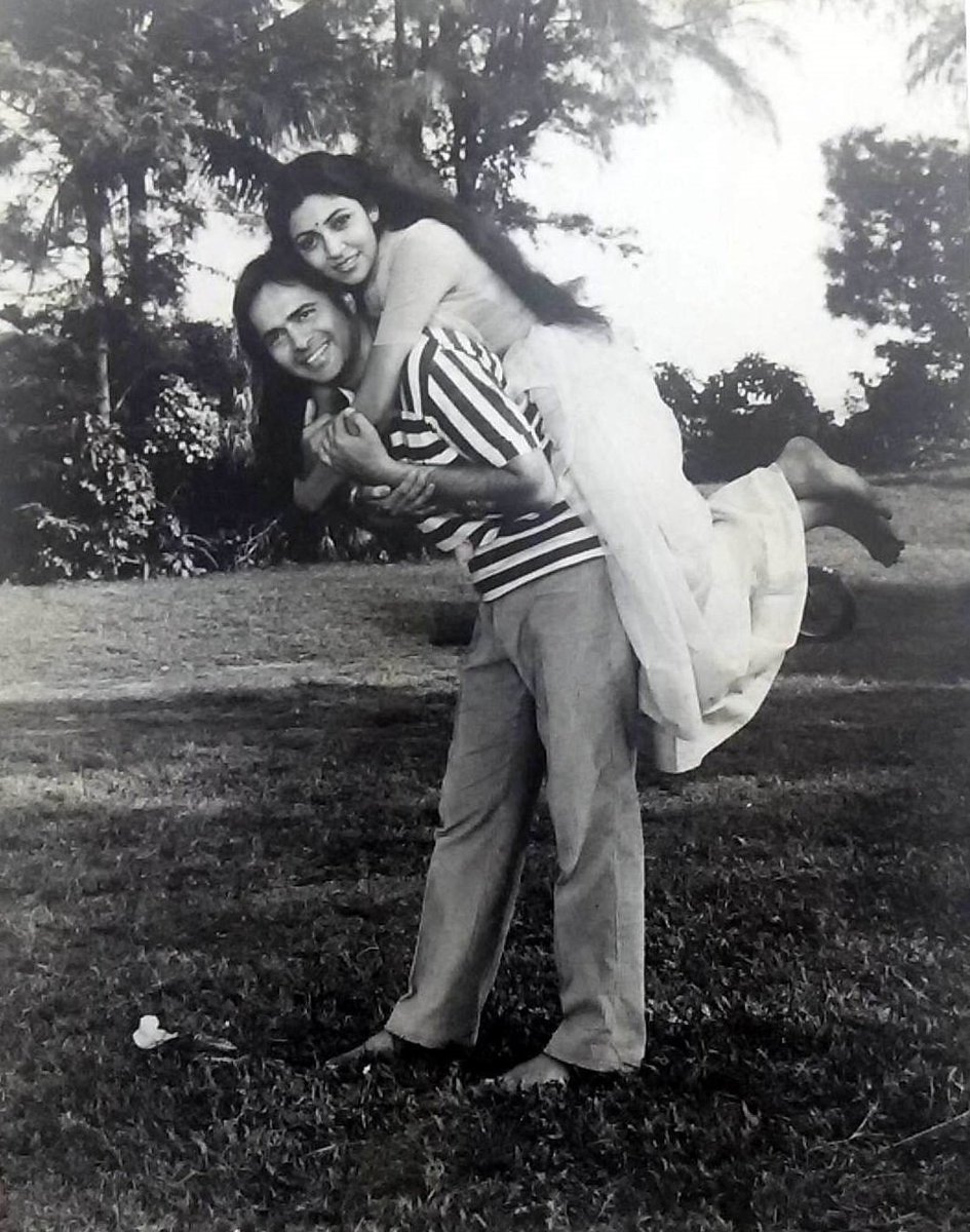 Movies N Memories on Twitter: "Deepti Naval and Farooq Shaikh in this vintage 80s photo. The duo worked together in memorable movies @DeeptiNaval… "
