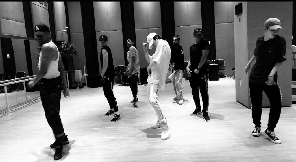 August802Angel's tweet photo. #whoiskun 
KUN is a new Chinese singer and one of the hottest new stars this year! He is gifted,serious and dedicated! A lot of people love him very much. He is only 20 years old, but he has already had 5 original works of music.@CXK_official https://t.co/qTgwX9Jv1t
