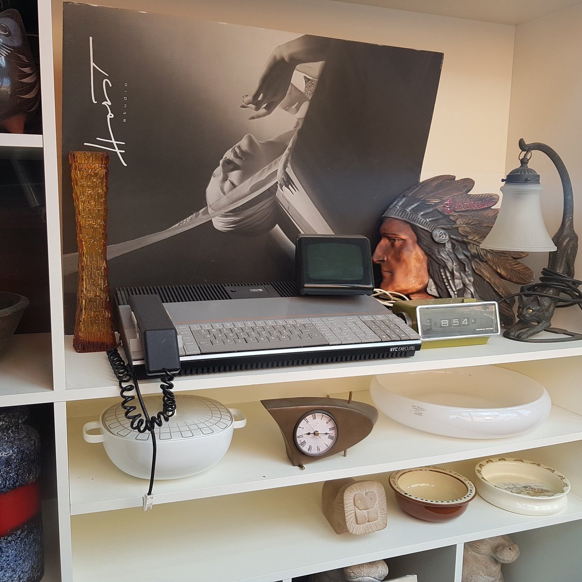marketing_gott's tweet photo. So happy to have got my home office set-up just how I've always wanted it.

#homeoffice #marketing #advertising #office #retro #retrooffice #stcexecutel #deadtech #deadtechnology https://t.co/VSy8mhxbQt