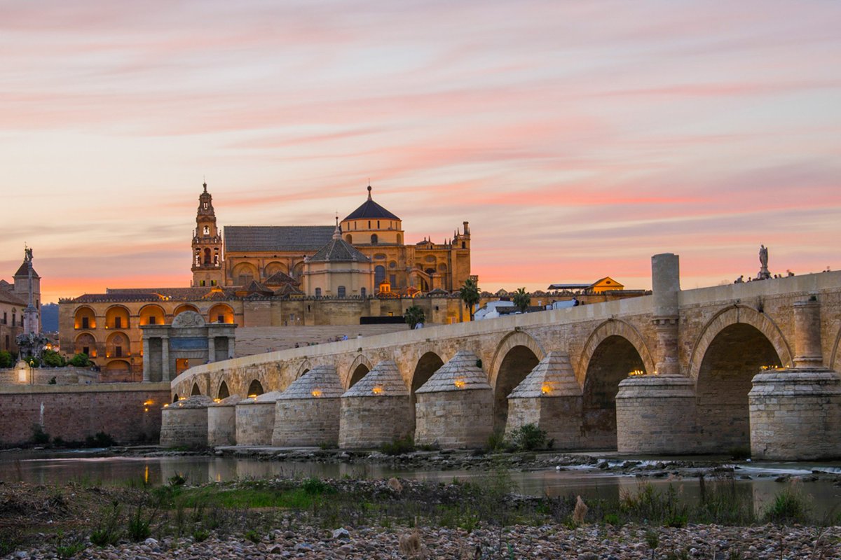 Los puentes unen, los muros aíslan