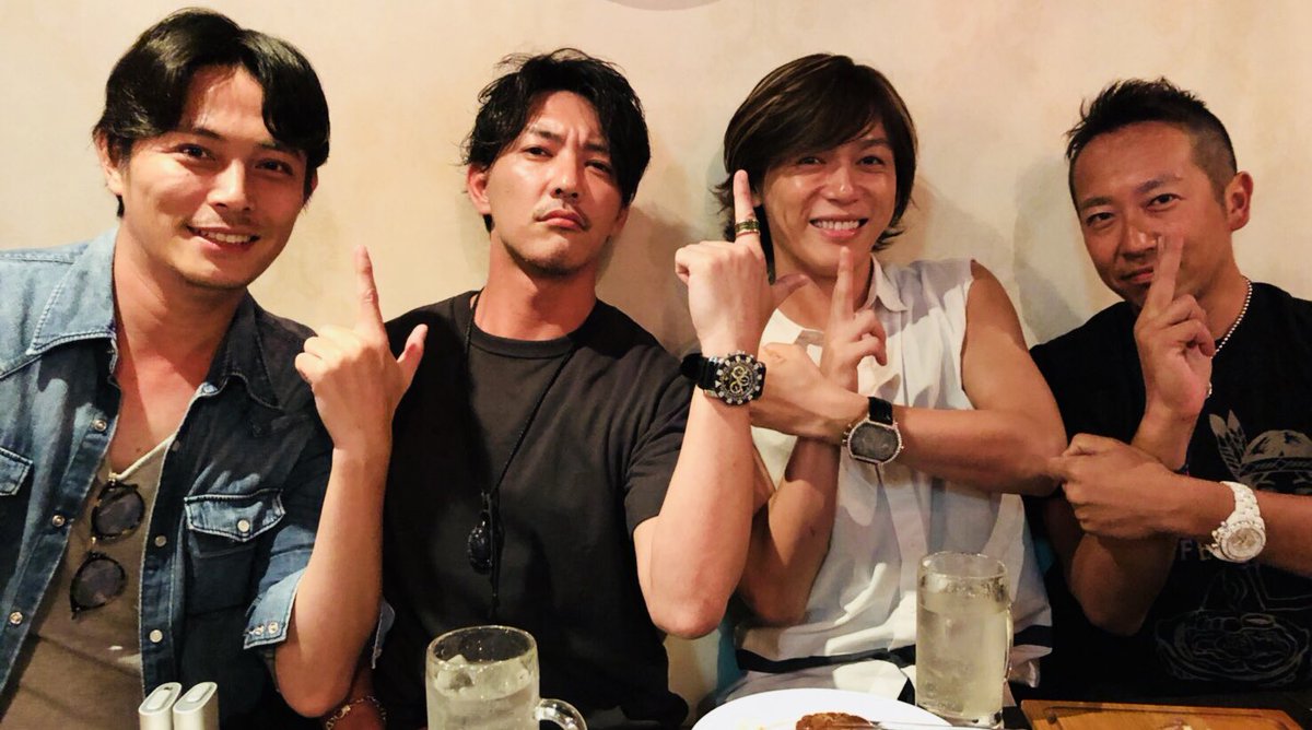 酒井一圭 純烈リーダー Sur Twitter ガオブラックとカブトライジャーは純烈のお仕事でボートレース尼崎でした 日笠さんにもみんなにも会いたかったけど欠席です Lineに豪華な写真が届いてたわ スーパー戦隊が誇るバカ四天王です 拡散よろ Nitiasa スーパー