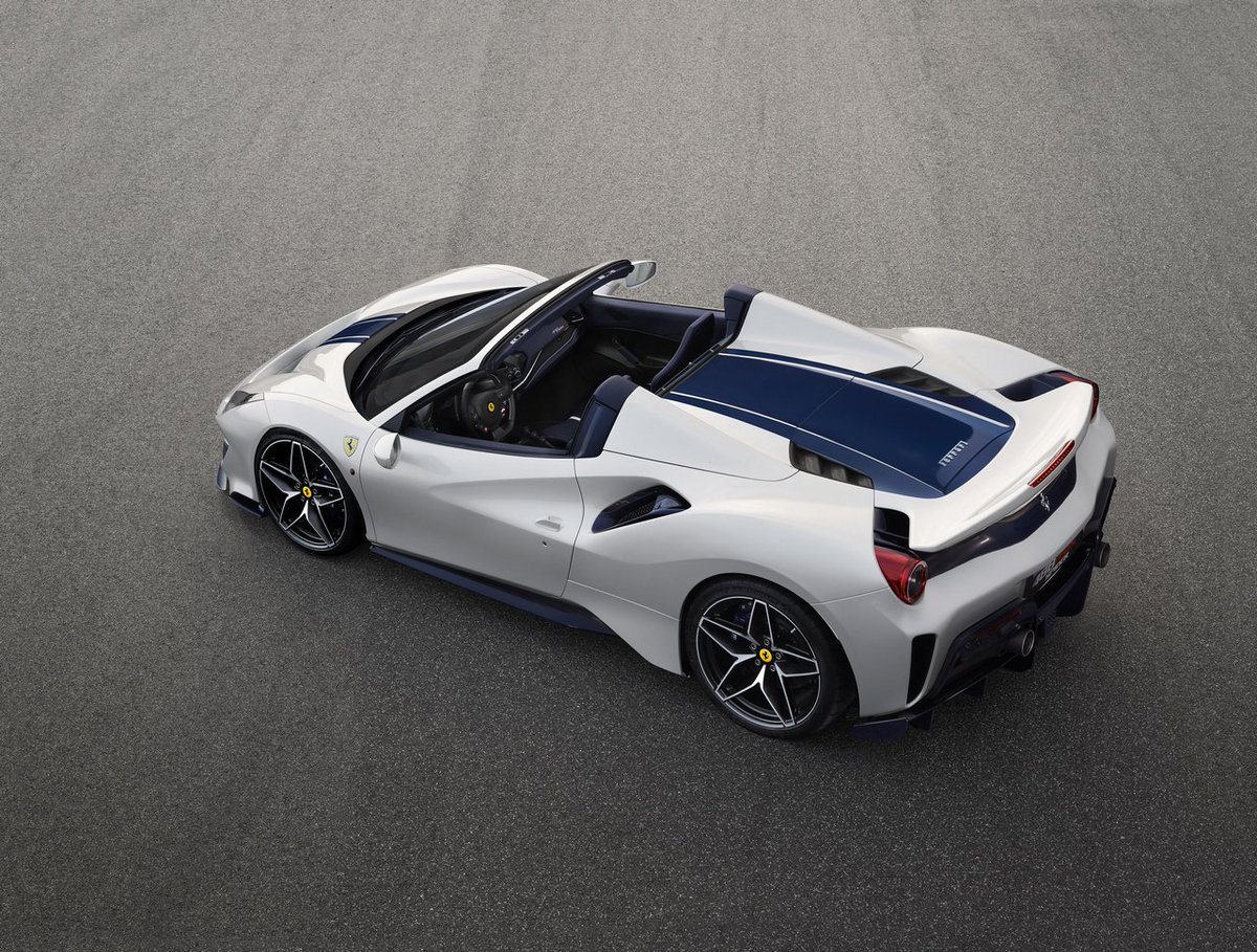 auto_app's tweet photo. A #PeebleBeach la #Ferrari presenta in anteprima la 50° convertibile della sua storia: è la 488 Pista Spider --> https://t.co/D8NcrTYveq https://t.co/nciEIw3OaX